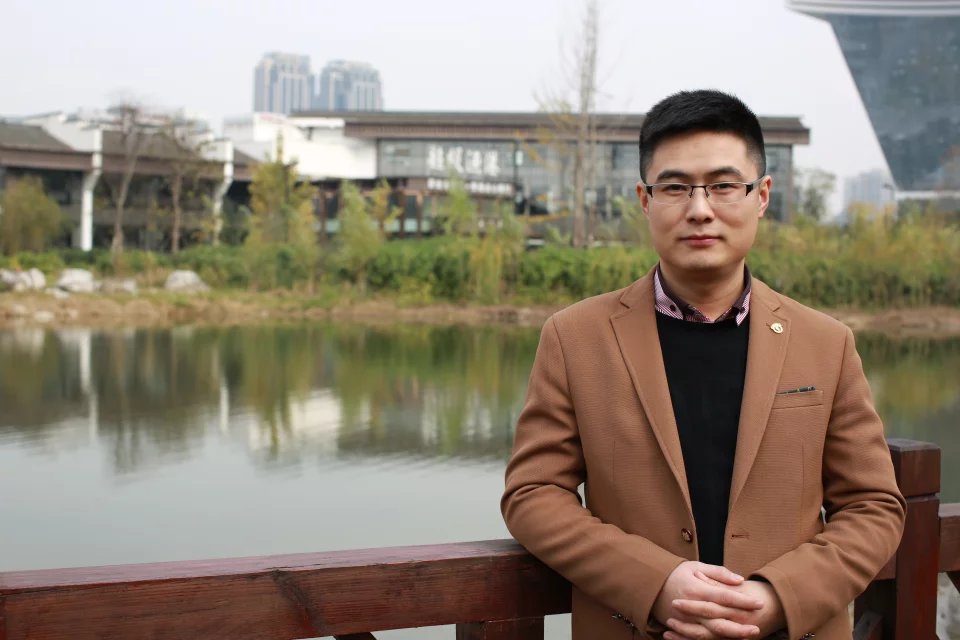 吴鹏 (2).jpg